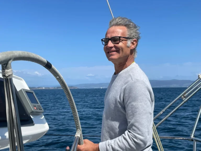 Explora-las-costas-gallegas-en-un-viaje-de-vela (2)